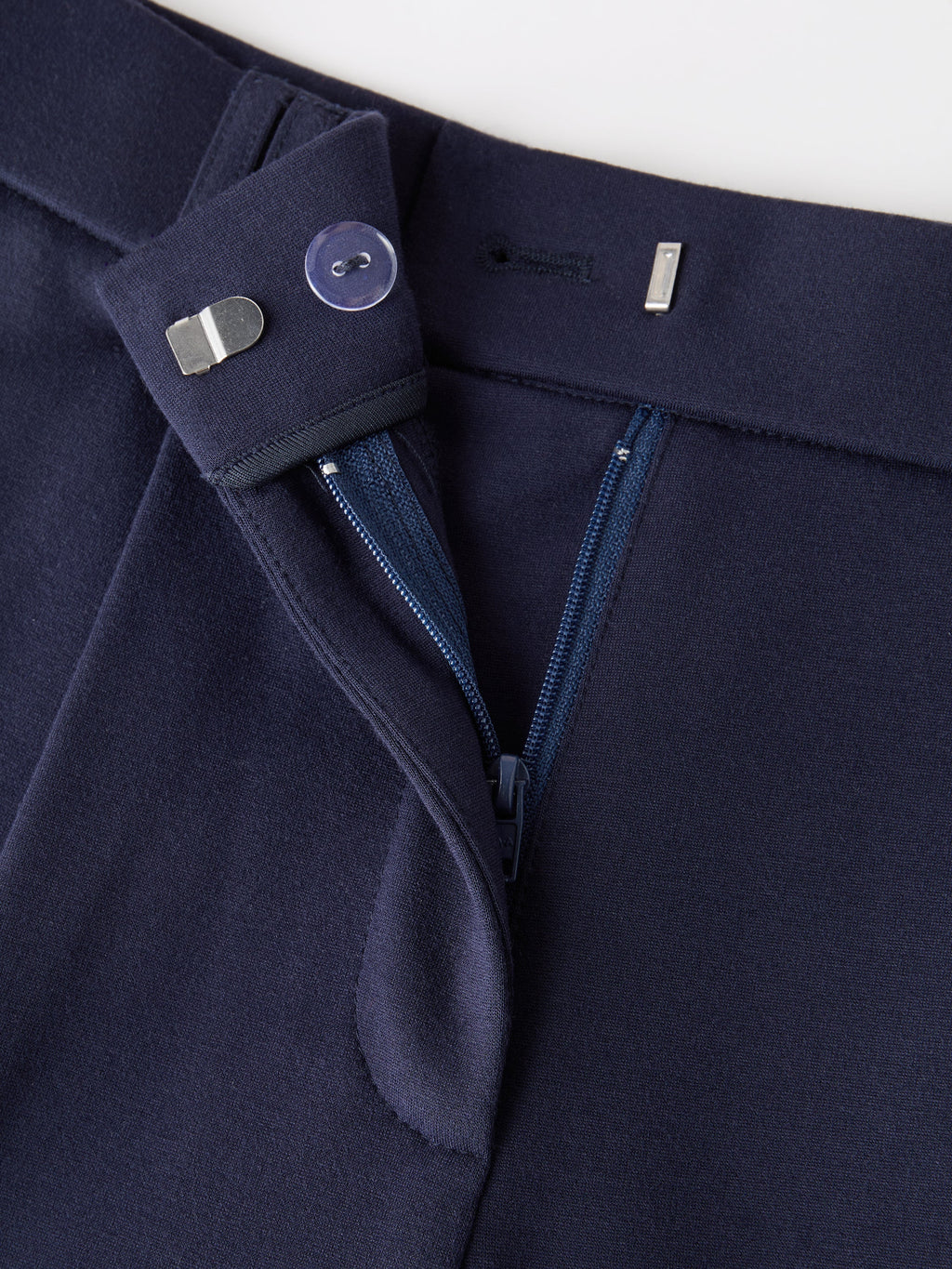 Ponte Low-Rise Straight Leg Ankled Pants with Pockets