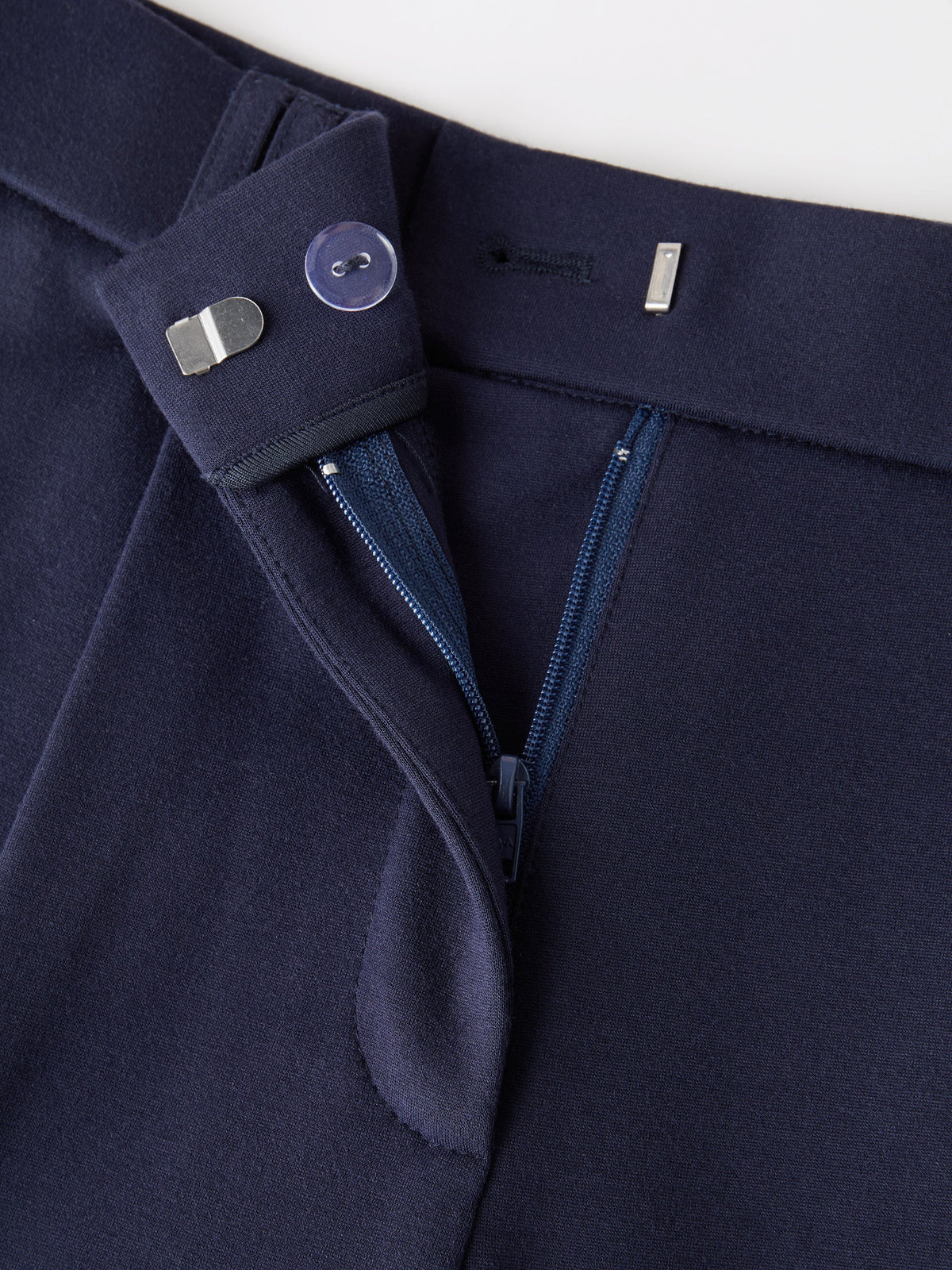 Ponte Low-Rise Straight Leg Ankled Pants with Pockets