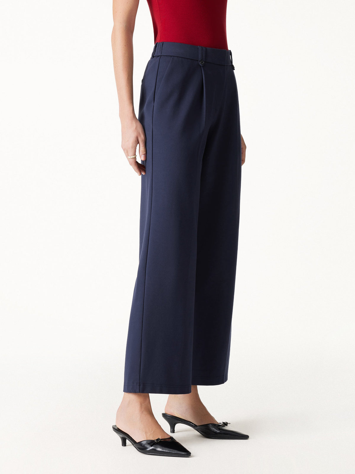 Ponte Low-Rise Straight Leg Ankled Pants with Pockets